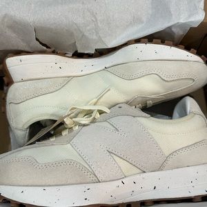 Brand New - New Balance 327